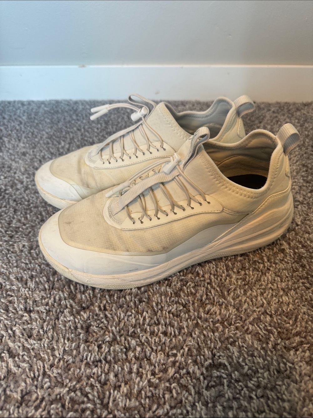 Cloves Aeros White Athletic Healthcare Shoes